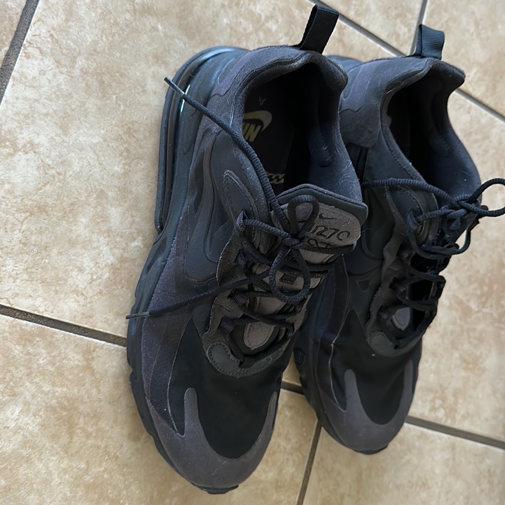 Nike Air 270 React